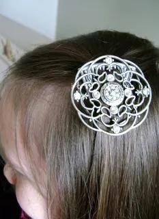 scunci hair clip