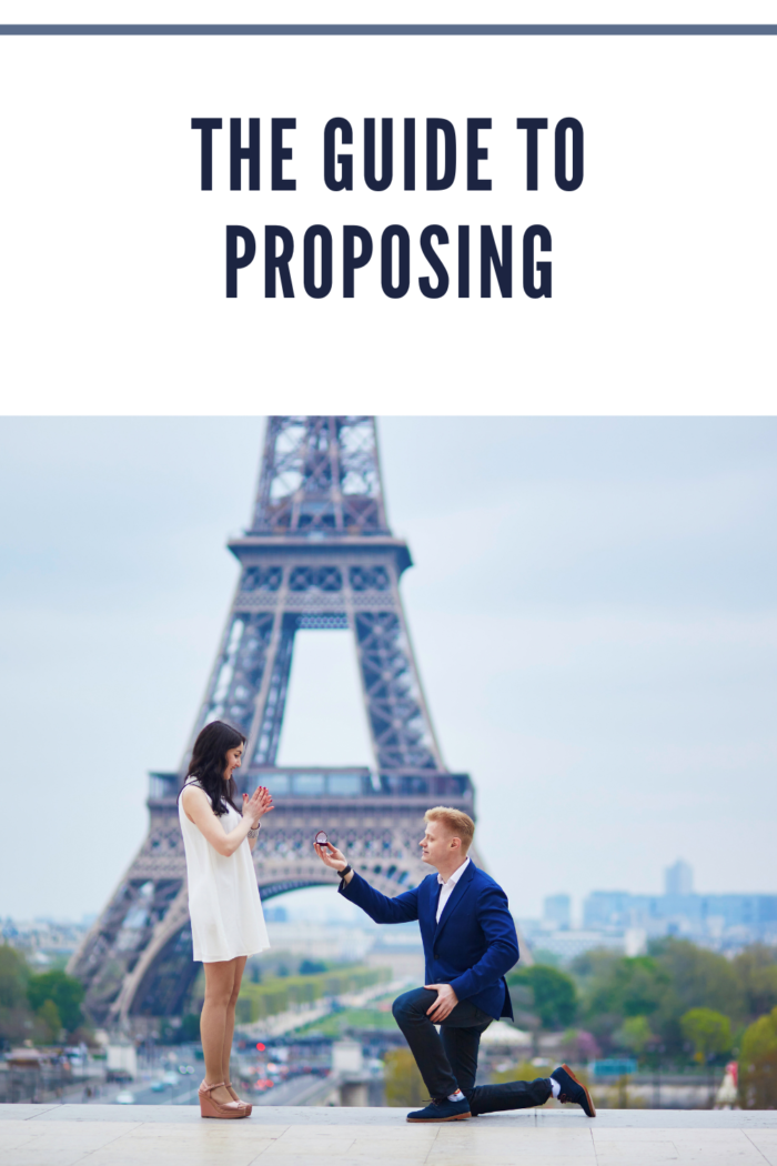 man proposing in front of Eiffel Tower