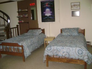 twin beds in Hytta basement