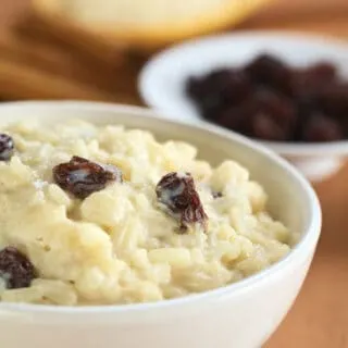 This is the most amazing Instant Pot rice pudding recipe ever. It takes just 20 minutes in the pressure cooker. Plus you probably already have the ingredients for this pressure cooker rice pudding in your pantry. #riceporridge, #instantpotriceporridge, #instantpotricedesserts, #ricedesserts, #pressurecookerricepudding, #instantpotricepudding, #instantpotdesserts, #pressurecookerdesserts, #bestinstantpotricepuddingrecipe, #glutenfreericepudding, #noeggricepudding, #Arrozconleche #instantpotarrozconleche #easyinstantpotricepudding