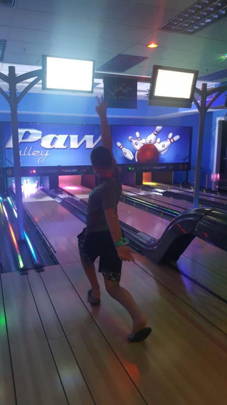 great wolf lodge bowling ten paw alley
