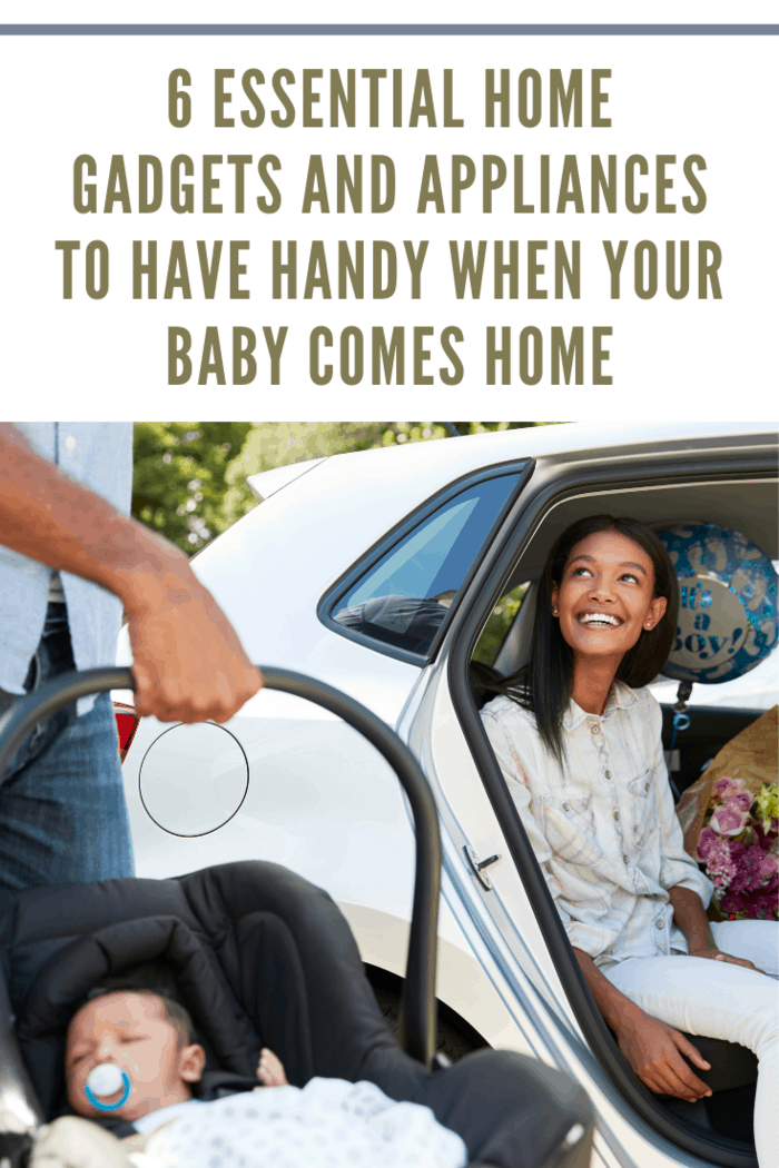 Parents Bringing Newborn Baby Home In Car