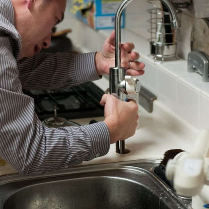 4 Tips from the Pros: Is It a Wise Idea to Do Plumbing Work on Your Own?