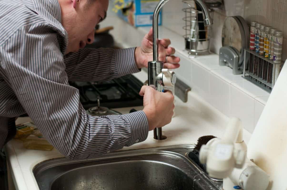 4 Tips from the Pros: Is It a Wise Idea to Do Plumbing Work on Your Own?
