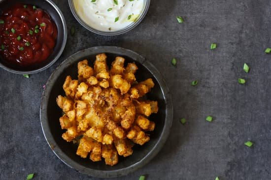 There is something about a Blooming Onion that brings out the oohs and the ahs. This Air Fryer Blooming Onion does not disappoint.