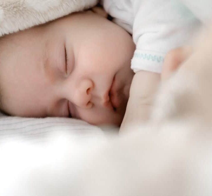 Just like babies are learning to walk, they also need to develop healthy sleeping patterns. We outline 5 reasons your baby is not sleeping through the night.