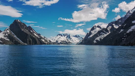 In the southeast of South Georgia, you can find the Dryglaski Fjord. This is perfect for those who love sightseeing and want to take pictures of incredible mountains.
