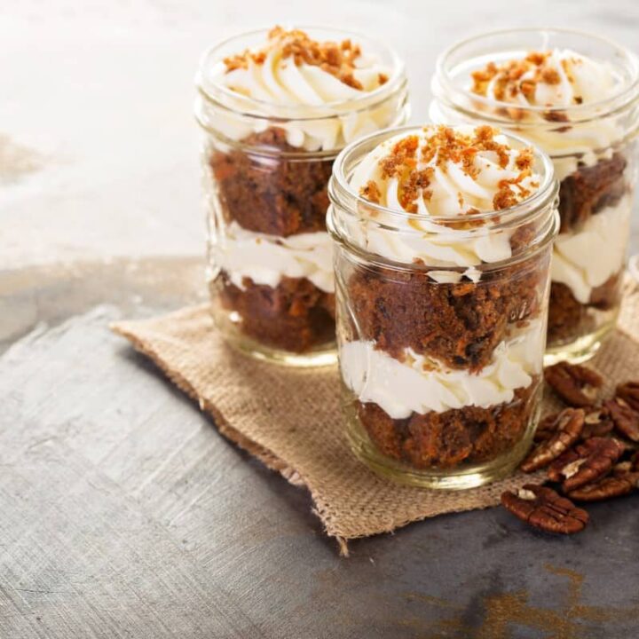 Do you love an easy-to-make dessert? If so, then you're also going to enjoy a cupcake in a jar! You'll want to stuff your face with these cupcakes.