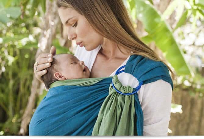 Babywearing International, a global baby clothing organization, believes that returning to this traditional practice is not only beneficial for children but also their parents and caregivers.