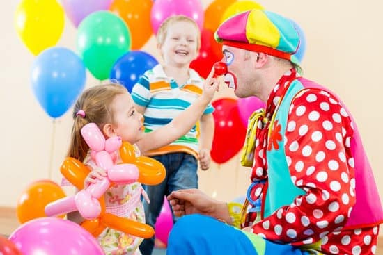 For them who are hiring kid’s entertainer for the first time, there are some tips you can follow to make your child’s party great.