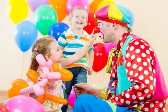 For them who are hiring kid’s entertainer for the first time, there are some tips you can follow to make your child’s party great.