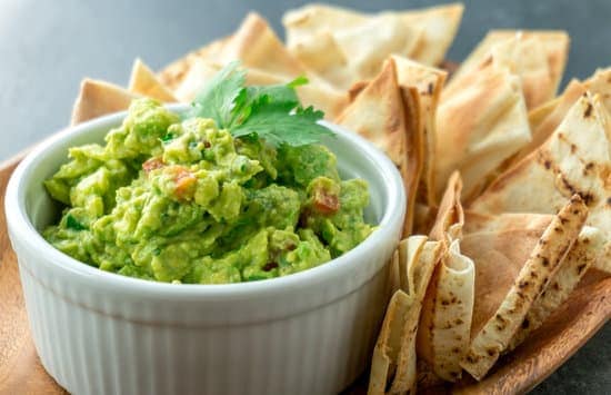 this chunky guacamole is easy to make in just minutes