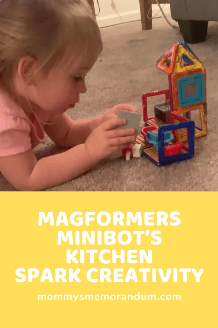 With the Magformers – Minibot’s Kitchen fitting right back into the box it allows us also to take it with us on outings.