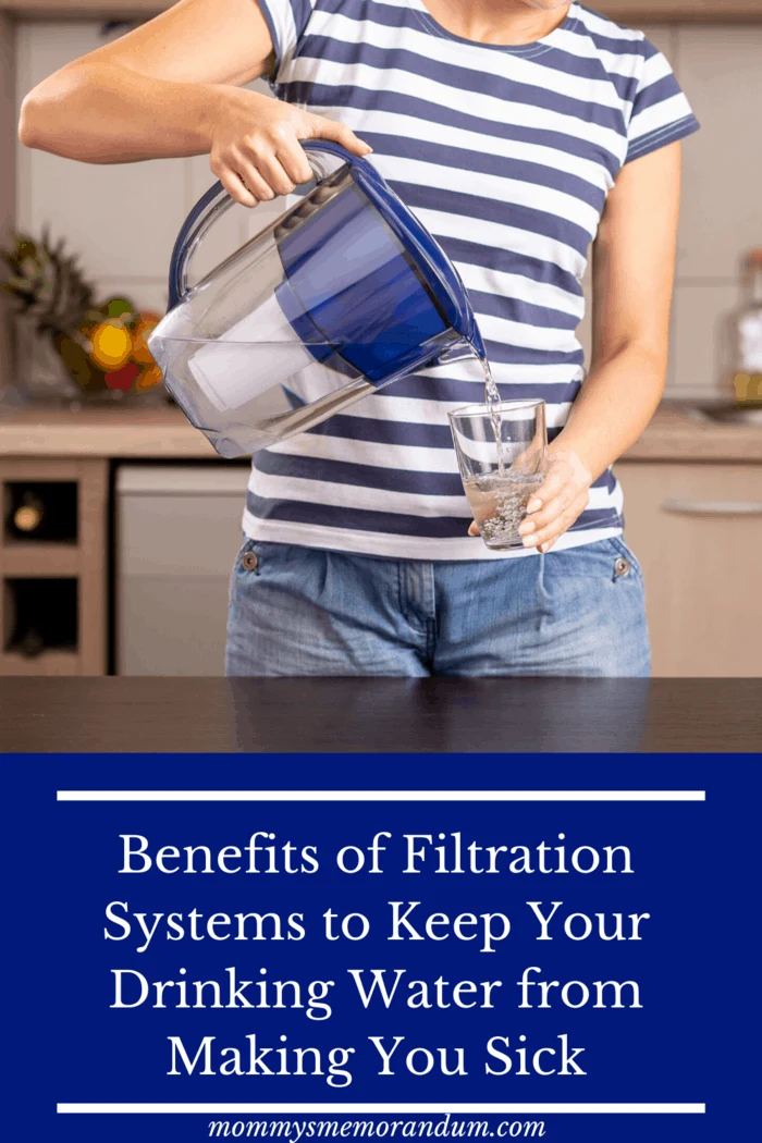 mom in white and navy shirt pouring drinking water from filter.