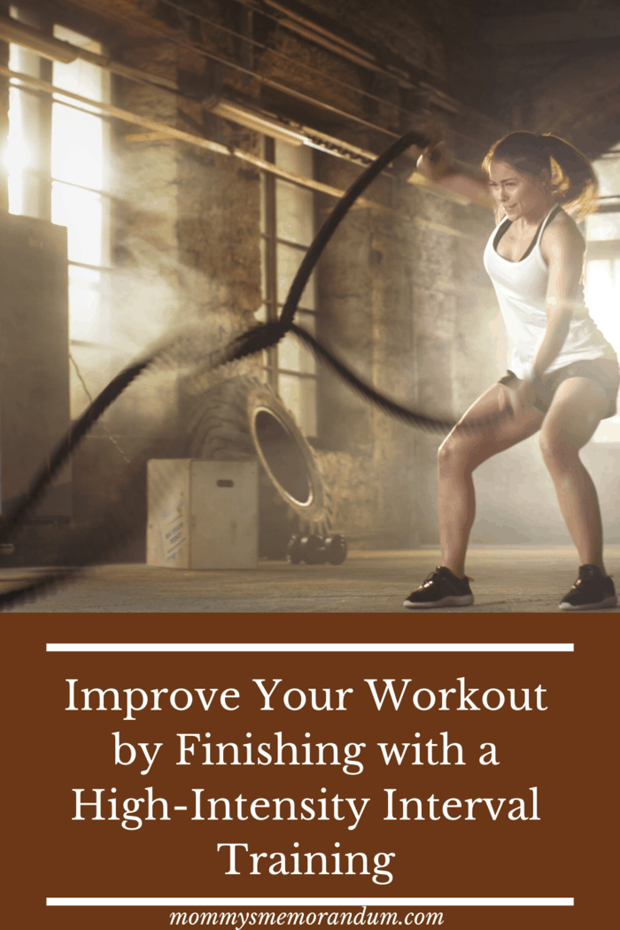 woman using ropes for High-Intensity Interval Training is the best way to burn fat in a short time.