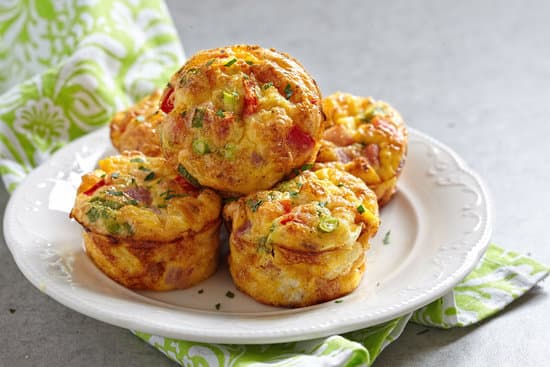 Delicious egg bites with ham, cheese and vegetables
