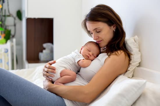 Here are some conditions that can lead to either partial or zero breastfeedings among women and newborn babies.