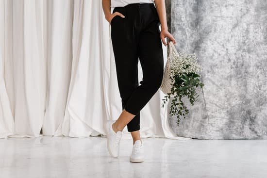 Here are a few ways to style leggings modestly, fashionably and affordably for teens in 2020.