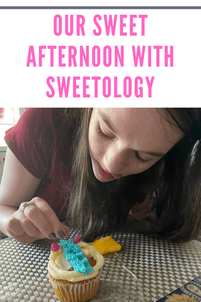 decorating cupcakes from sweetology