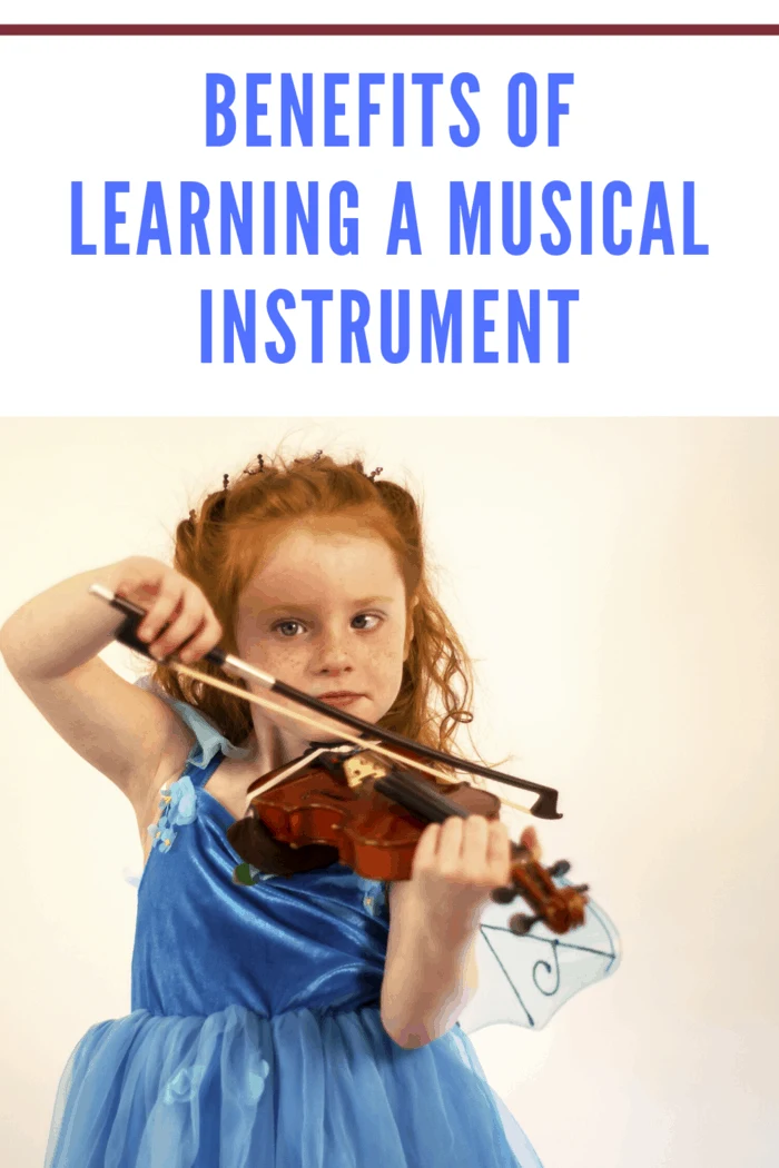 small girl playing violin at recital