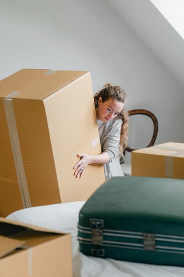 Professional moving companies will help you even if you are going overseas. #moving #movingcompanies #outofstate #packing