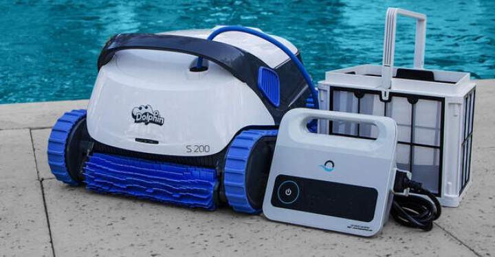 dolphin-s200-robotic-pool-cleaner on pool patio