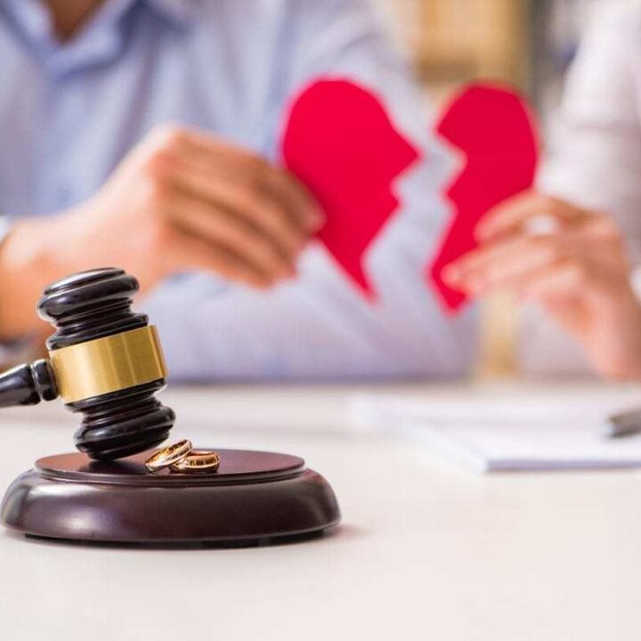 Judge gavel deciding on marriage florida divorce