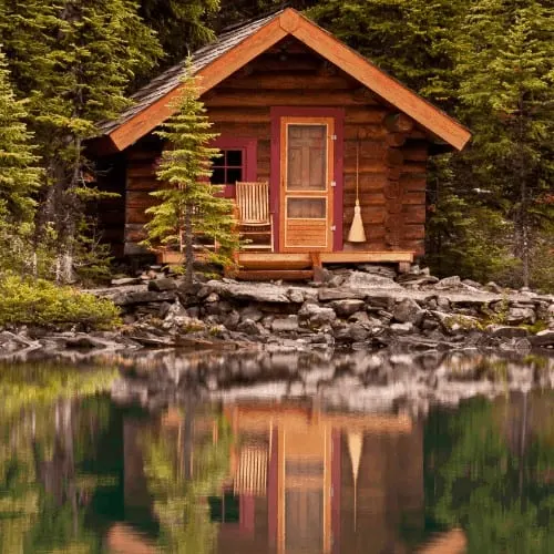 Cabin along the edge of Lake O'hara in Yoho National Park, British Columbia, Canada