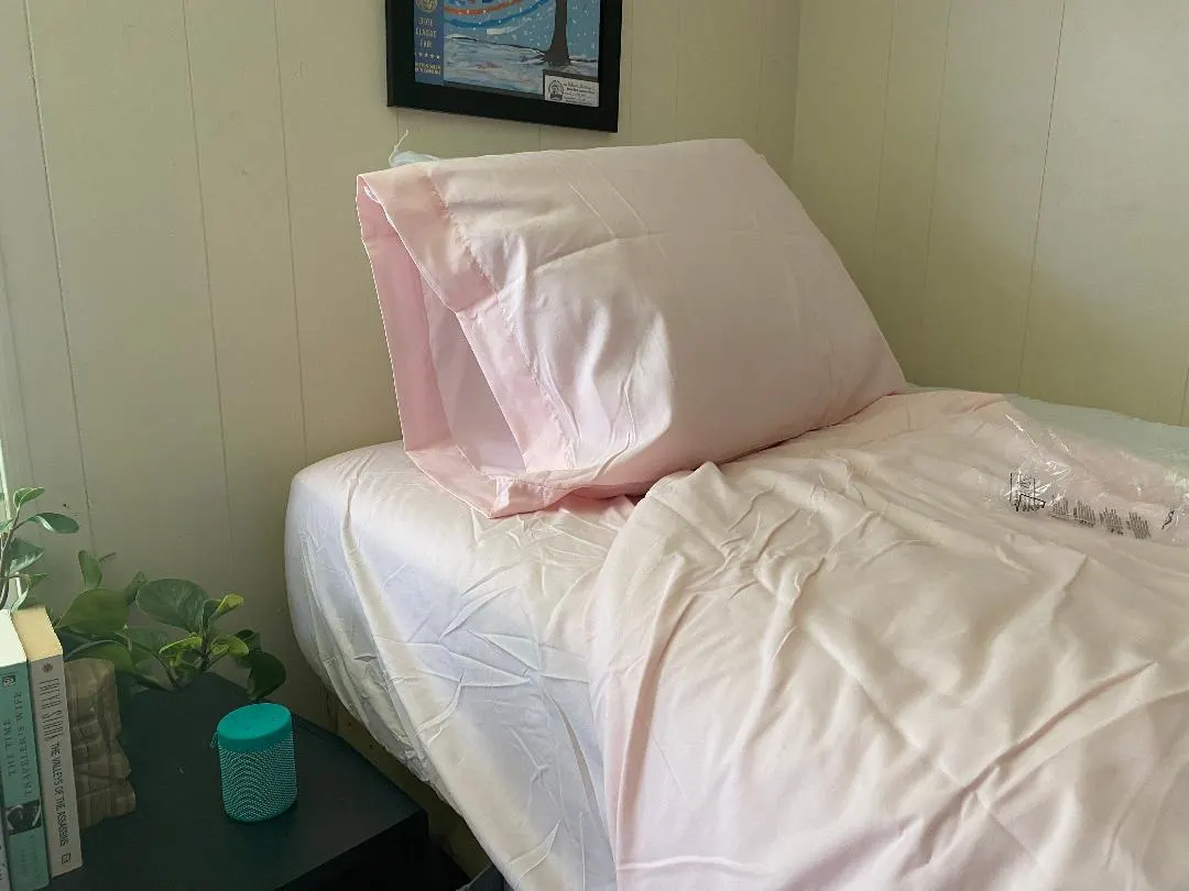 ilive waterproof speaker next to bed