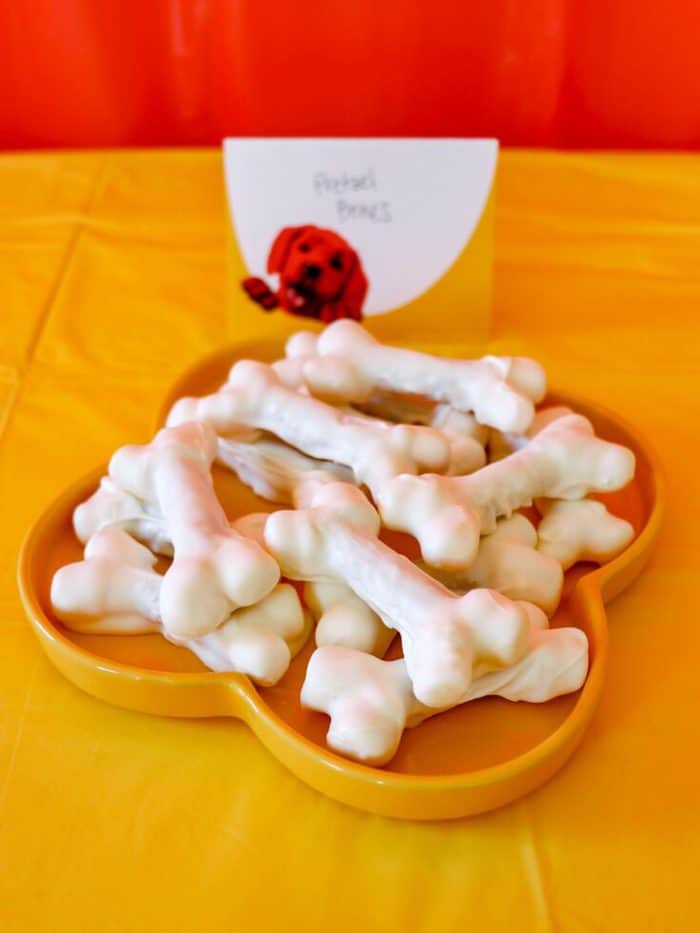 These bone treats are for kids (not pups) and are perfect to make for a Clifford The Big Red Dog watch party!