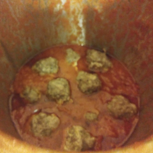 meatballs into the sauce, inside the Multo CookingPal