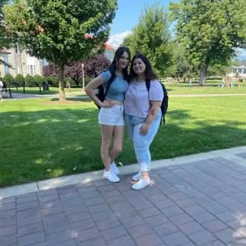 becca and mackenzie first day of college