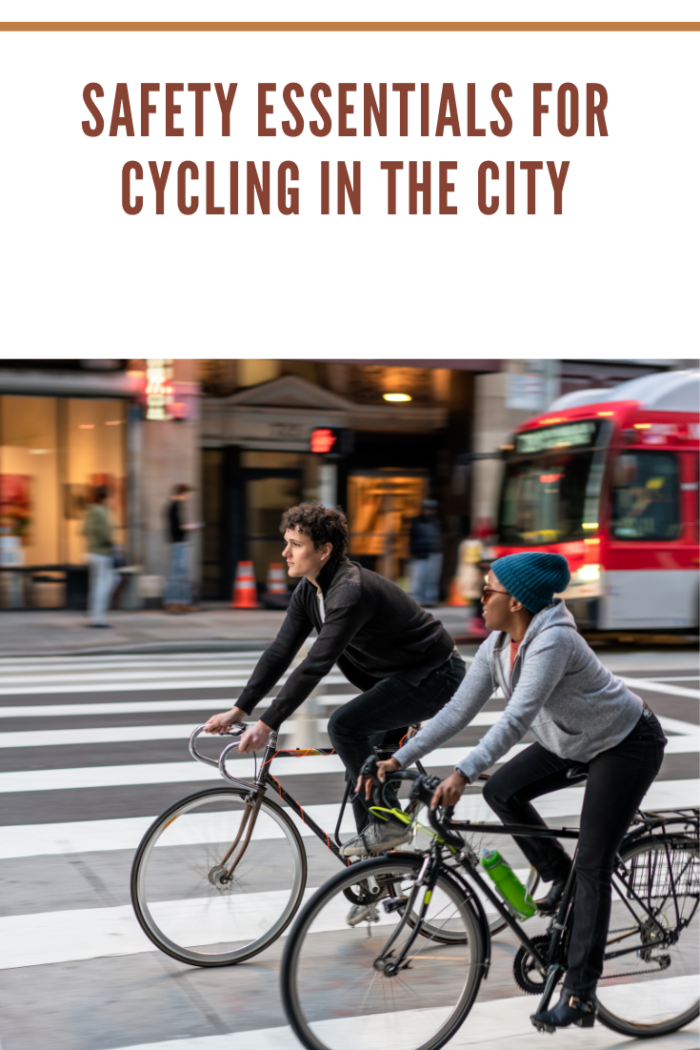 City cycling together