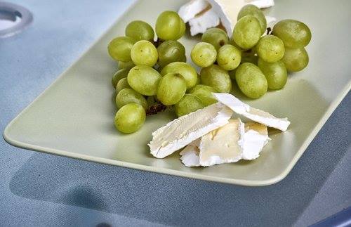 French-Cuisine brie and grapes
