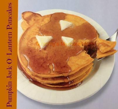 Pumpkin Jack-o'-Lantern pancakes #Halloween #Fall #nom