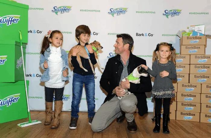 scott foley at the Swiffer BarkBox event