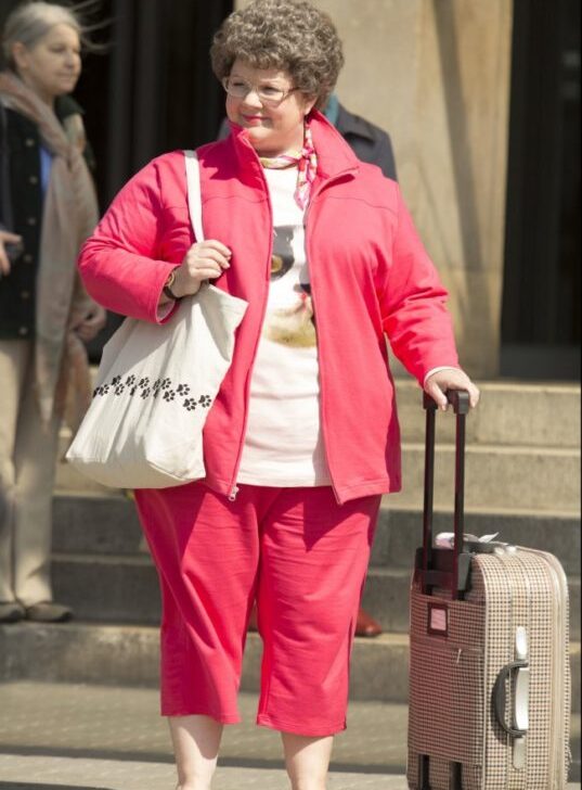 Melissa McCarthy is Susan Cooper, a CIA analyst, who volunteers to go deep undercover to infiltrate the world of a deadly arms dealer, and prevent a global disaster.
