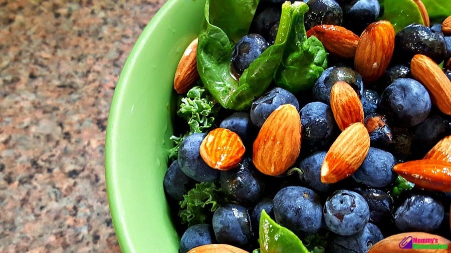 blueberry almond kale and spinach salad