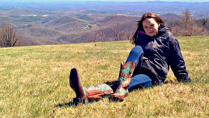 Girl cowboy hotsell boots cavender's