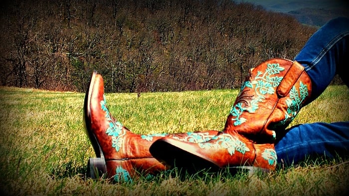 Girl cowboy clearance boots cavender's