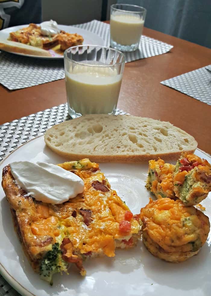 cheesy breakfast bacon muffins with mango honey smoothie