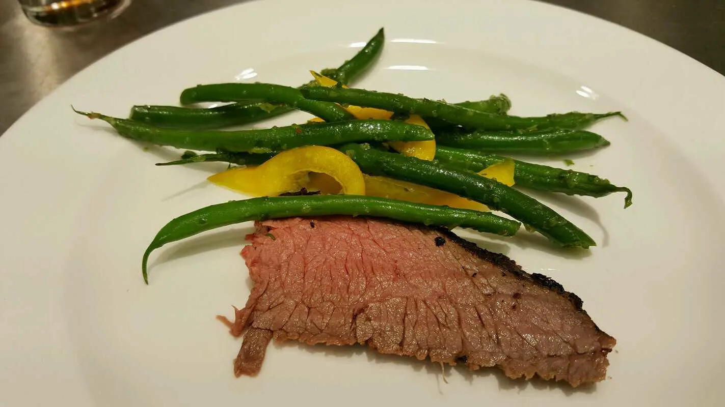 beneful flank-steak-with-green-beans-and-yellow-pepper