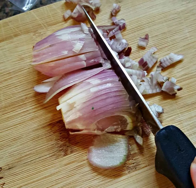 home chef slicing scallion