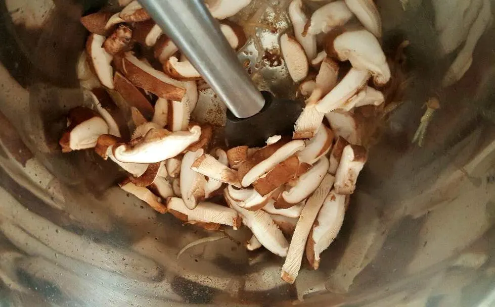 instant pot chicken pho gao shiitake mushrooms