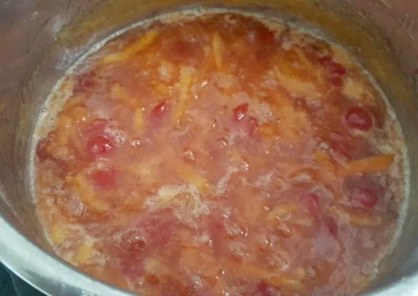 Finished marmalade resting in the pot after pectin is added
