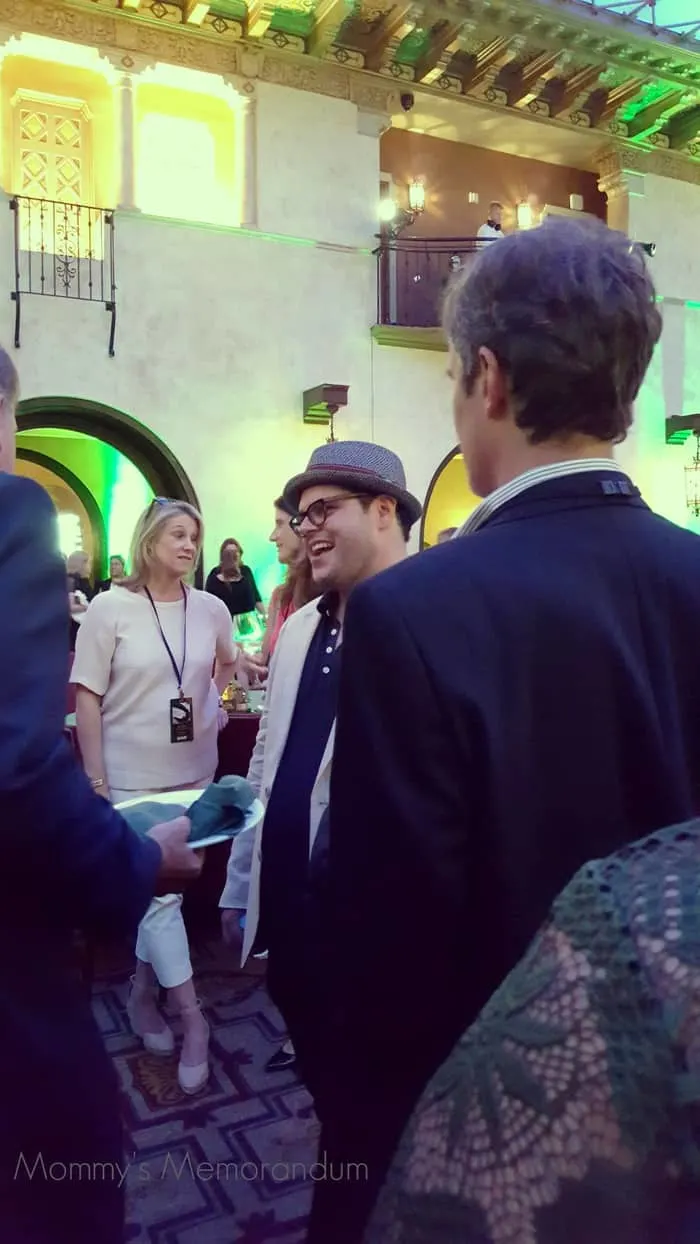 josh gad at the pete's dragon premiere party