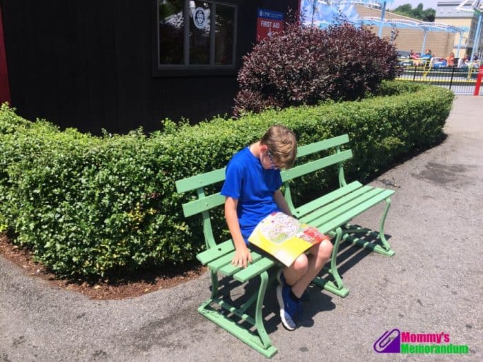 Child planning rides using Kennywood park map