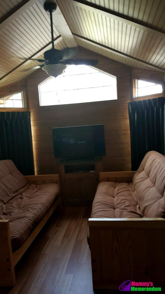 kings dominion deluxe cabin living room