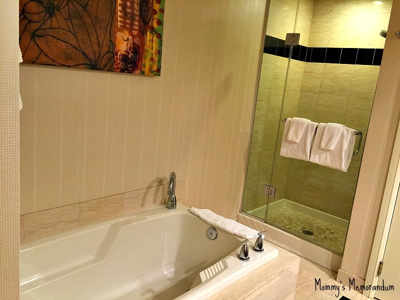 mandalay bay resort bath tub and shower
