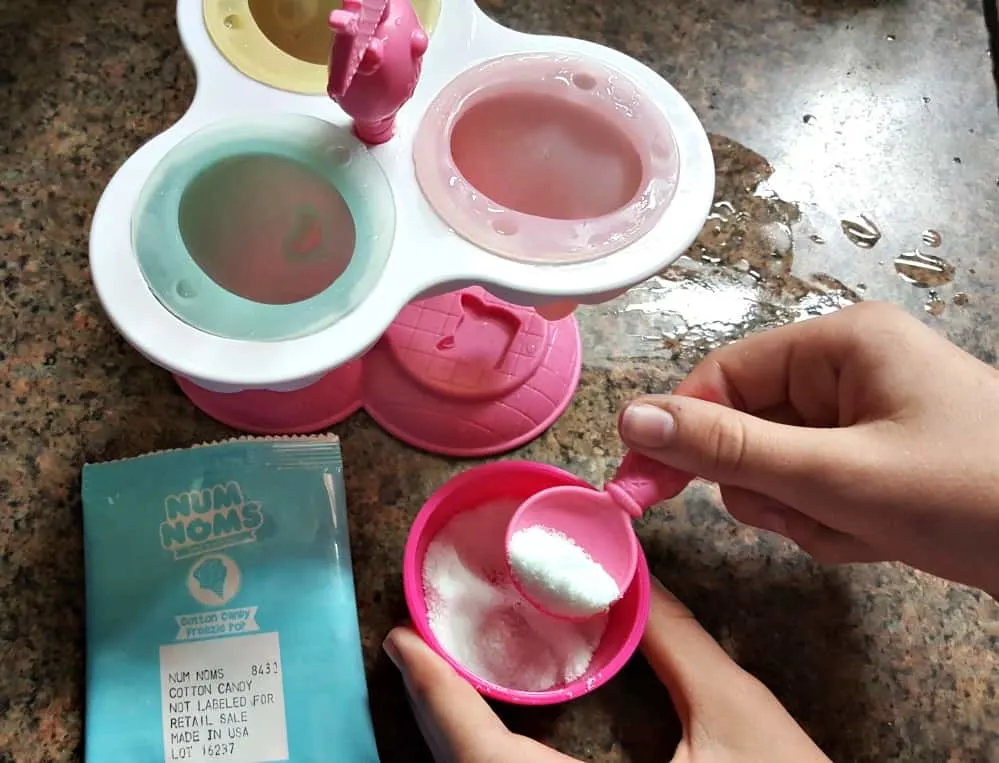 num noms mixing the flavor packet